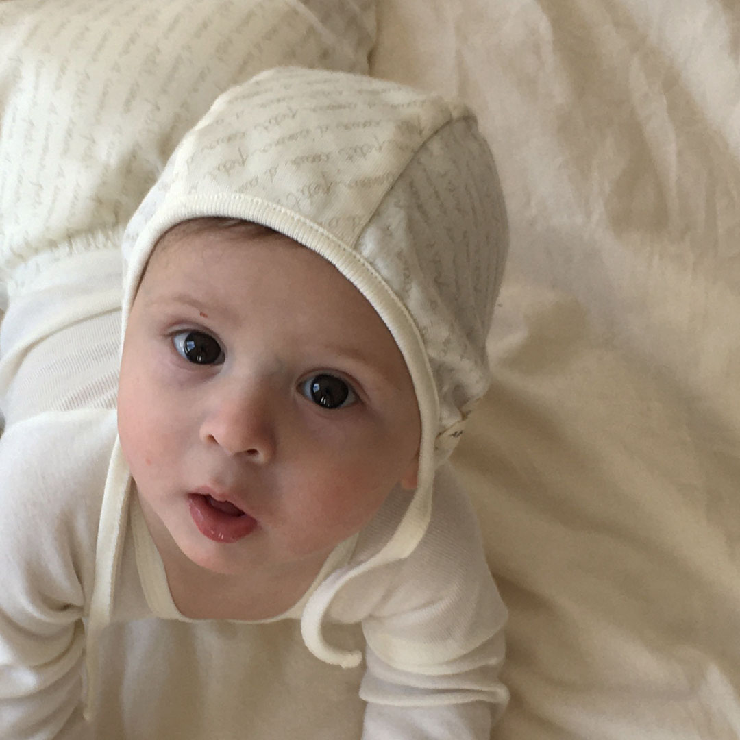 béguin ou bonnet avec lien pour bébé en jersey de coton bio imprimé